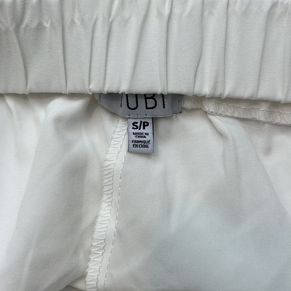 NWT Tobi White Crochet Floral Detail Stretch Waistband White Shorts Size Small - Picture 5 of 6